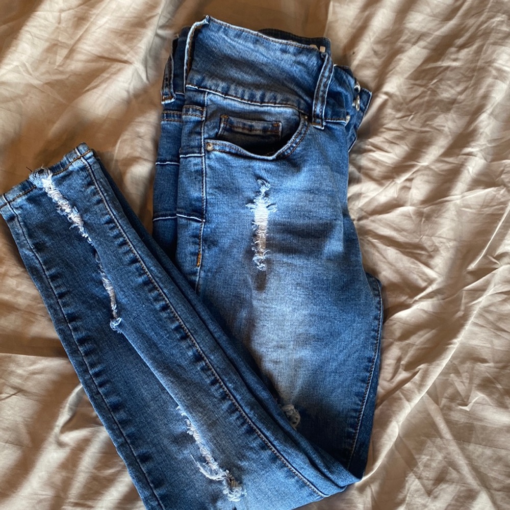 Ripped skinny jeans